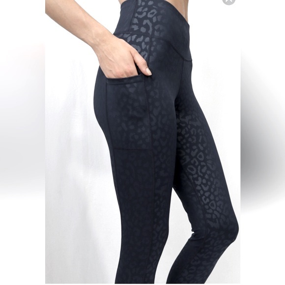 Leg End active wear black leopard leggings with pockets - Picture 3 of 11